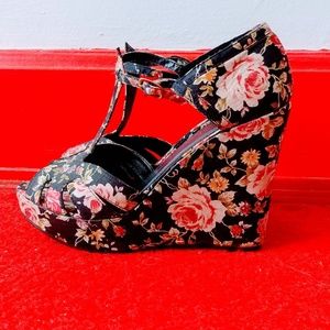 FOREVER 21 FLORAL HEEL WEDGES